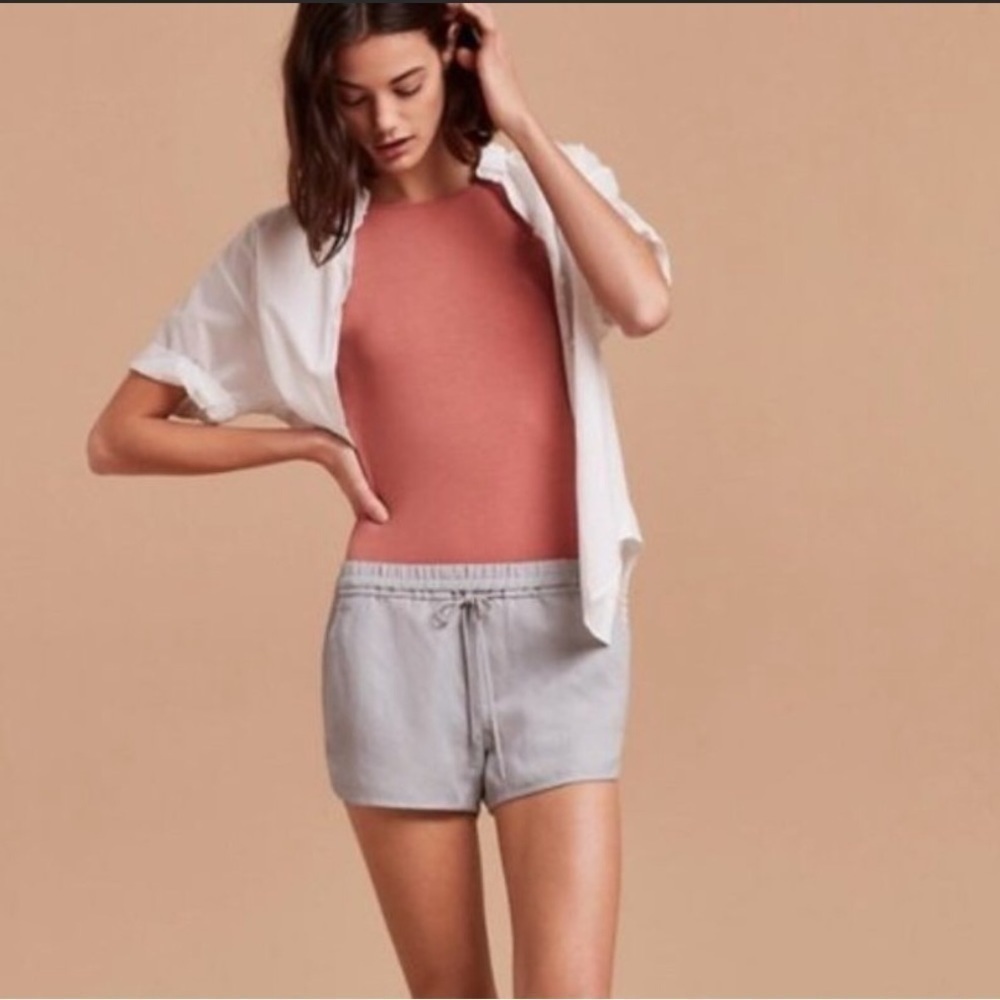 Aritzia Community Habitus Short linen blend Distressed size small light gray